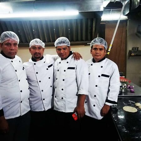 Mainpuri Hotel Palm Luxury In מראה חיצוני תמונה
